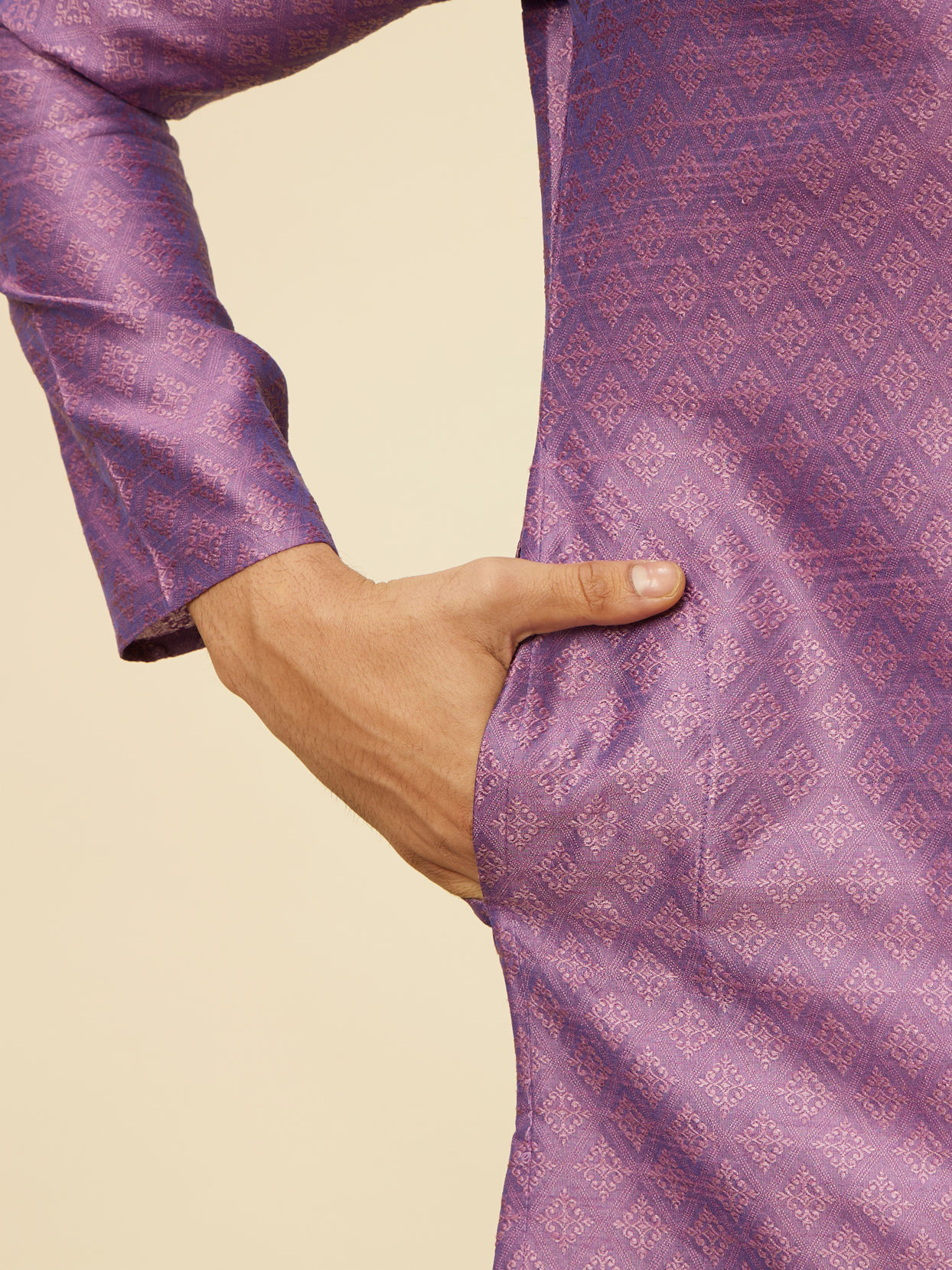 alt message - Manyavar Men Purple Buta Diamond Patterned Kurta Set image number 3