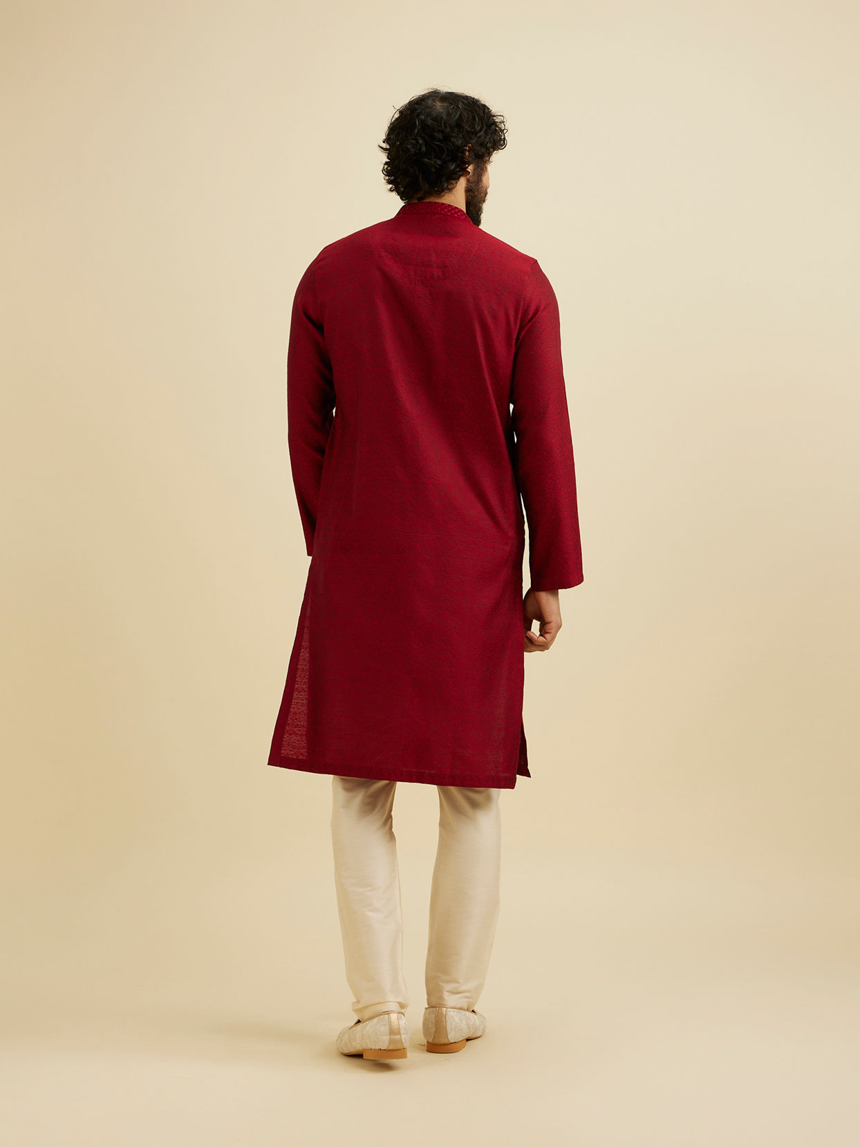 Manyavar Men Maroon Elegance Kurta Pajama image number 5