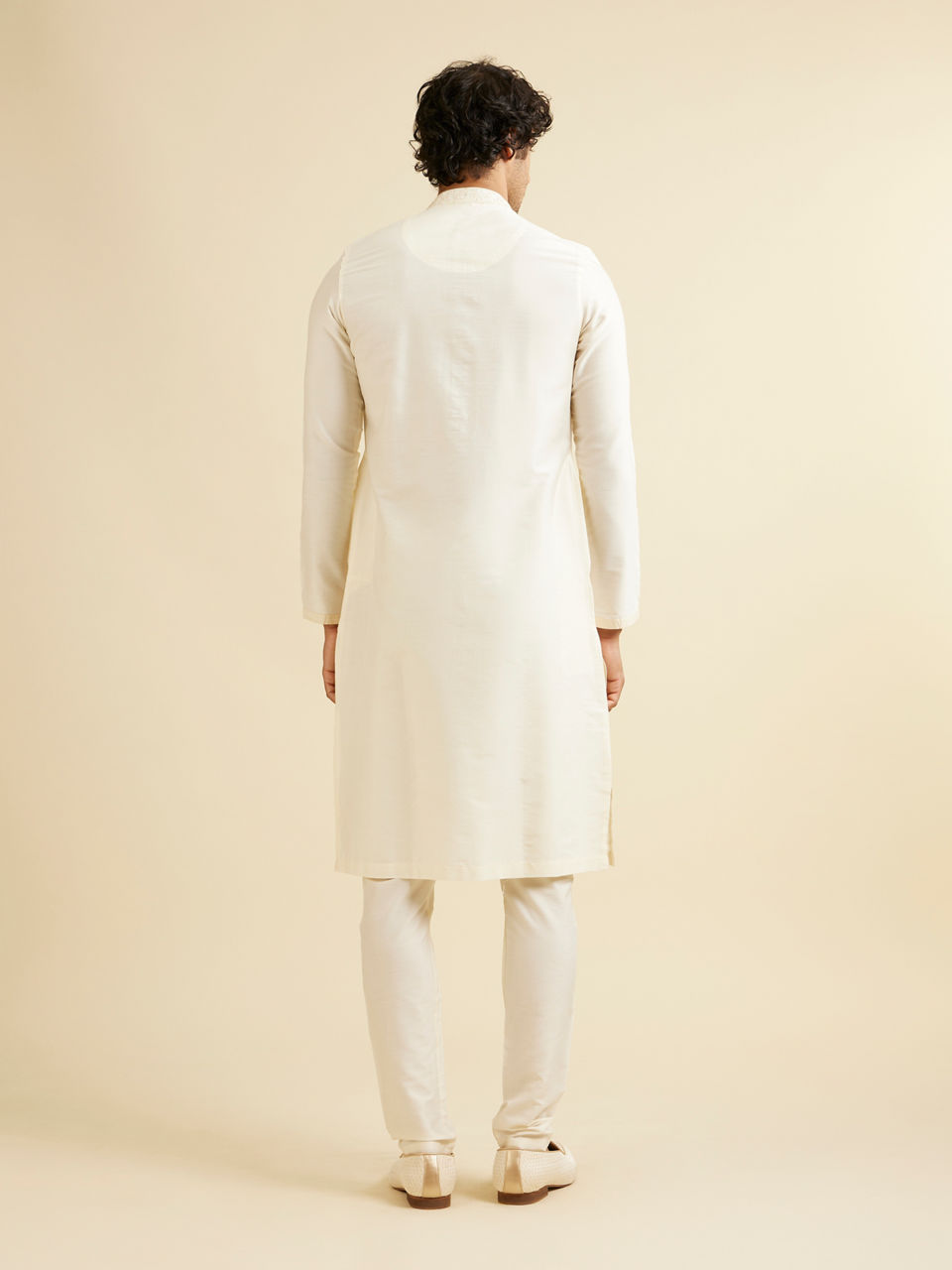 Manyavar Men Ivory Cream Kurta Set with Neck Embroidery