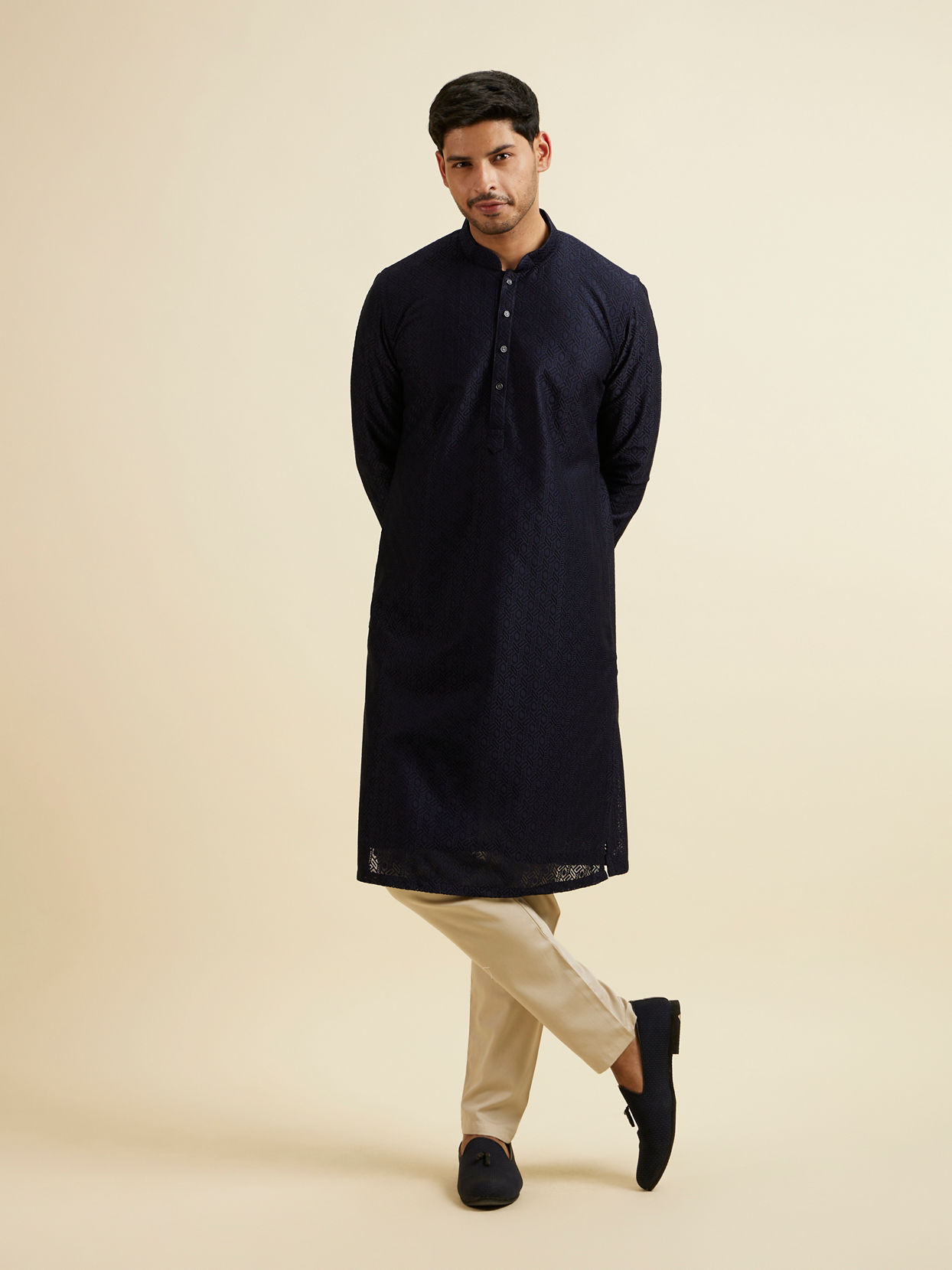 alt message - Manyavar Men Dark Blue Self Patterned Kurta Set image number 2