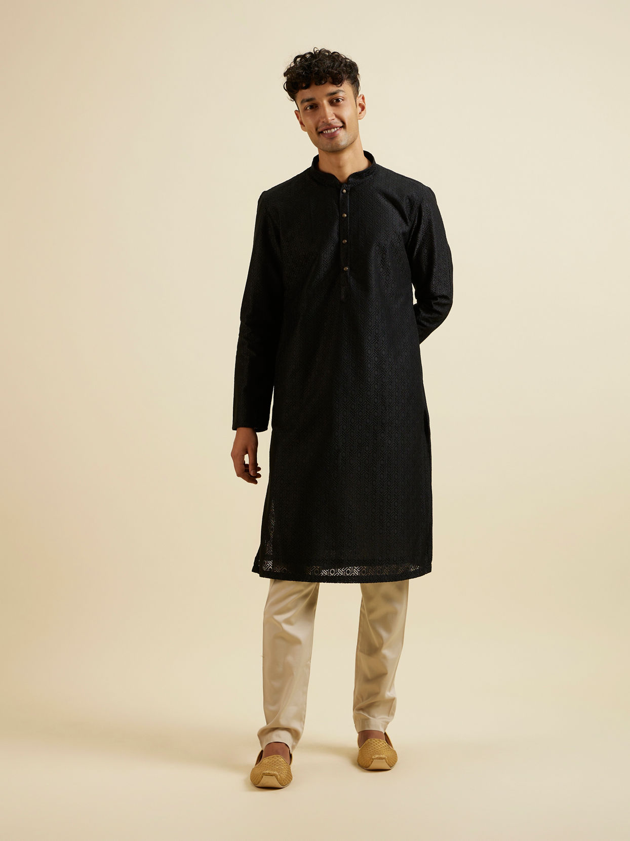 alt message - Manyavar Men Black Self Patterned Kurta Set image number 2