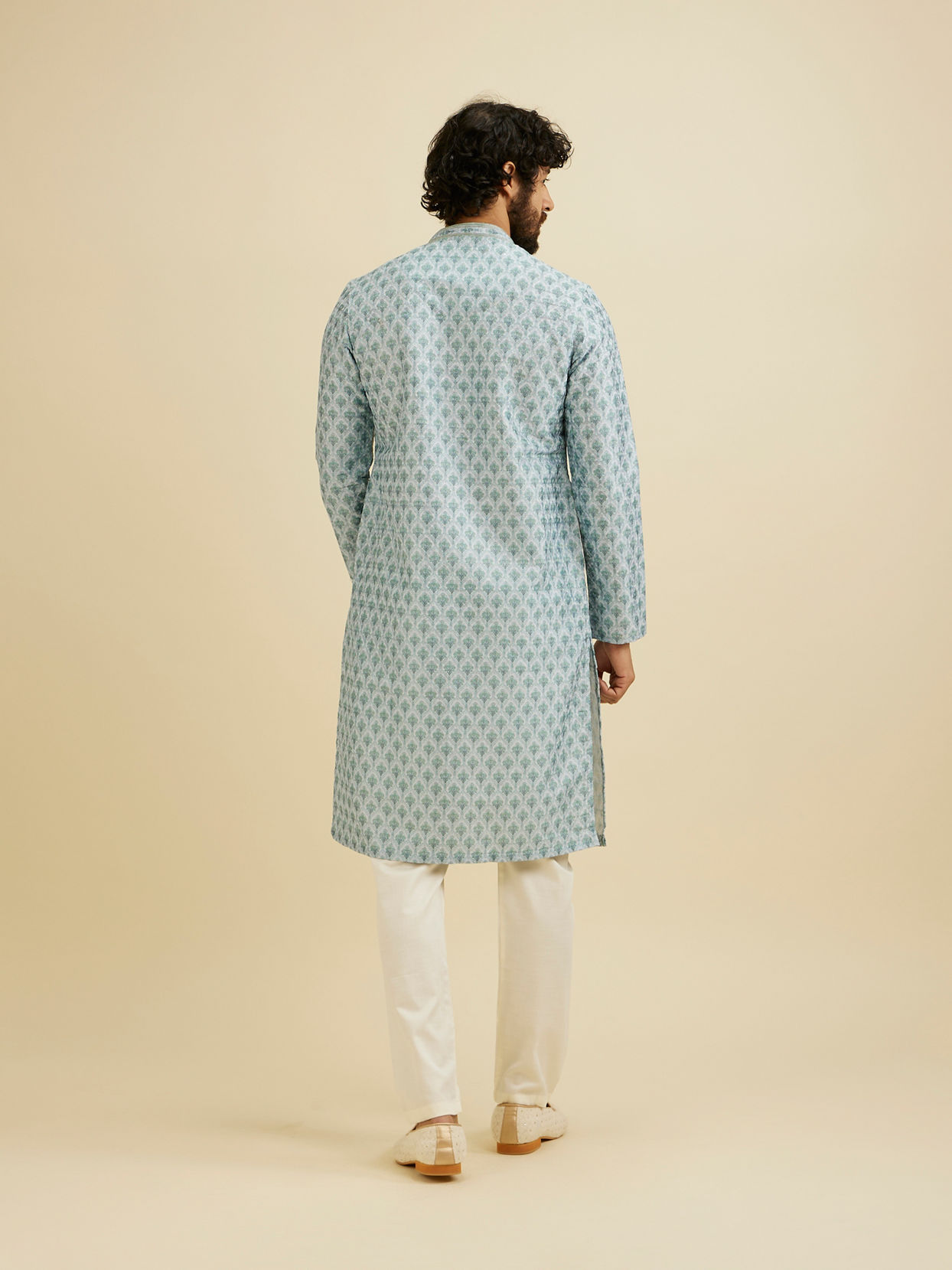 alt message - Manyavar Men Green Chikankari Print Kurta Set image number 5