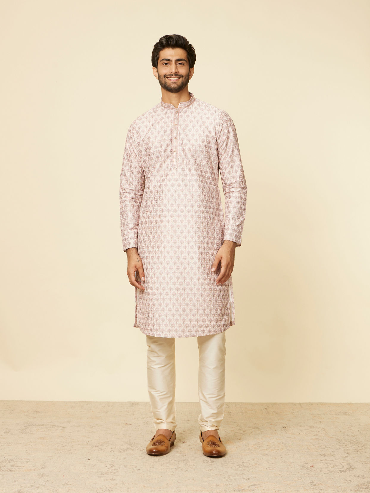 alt message - Manyavar Men Peach Imperial Printed Kurta Set image number 2