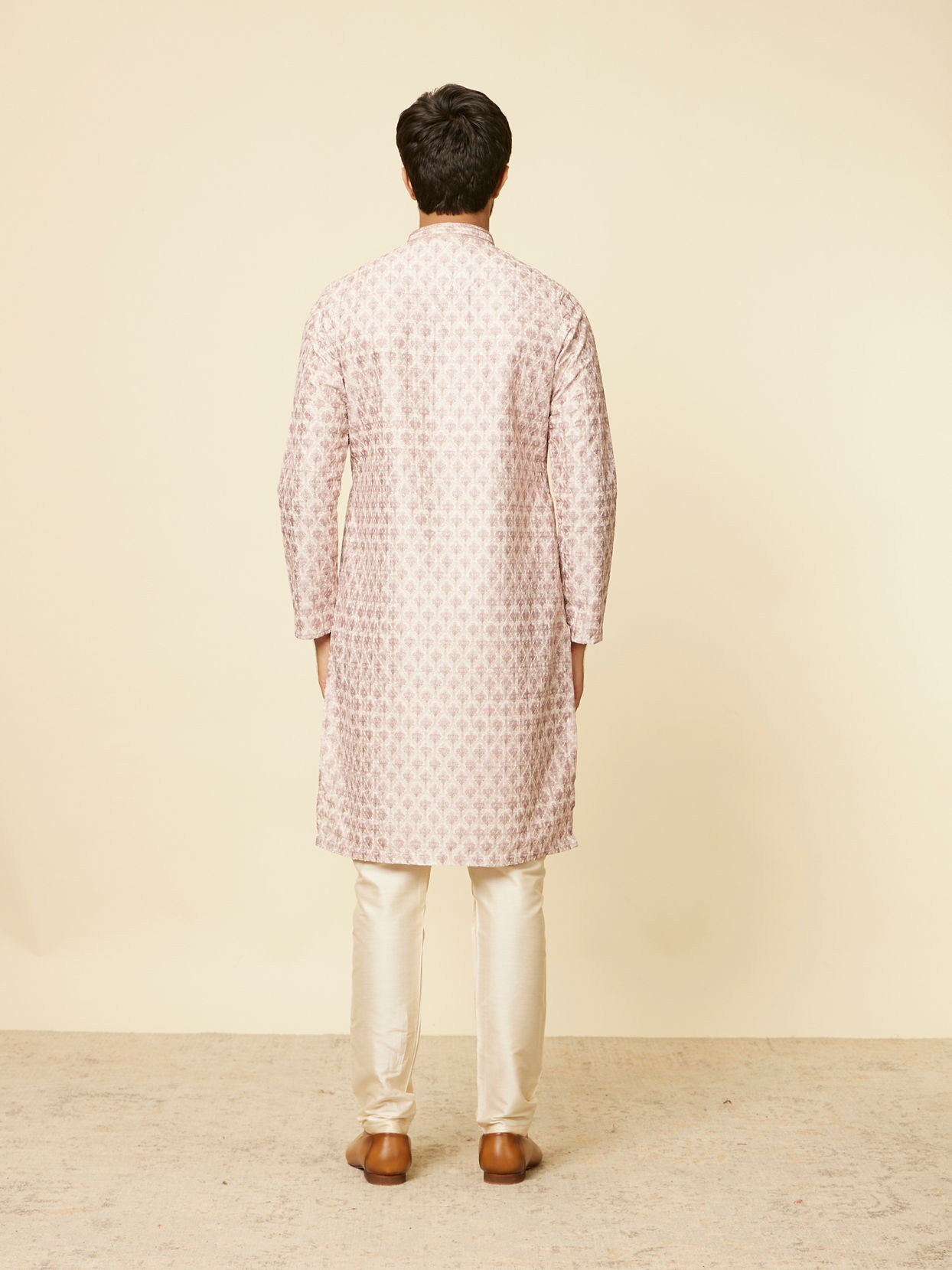 alt message - Manyavar Men Peach Imperial Printed Kurta Set image number 4