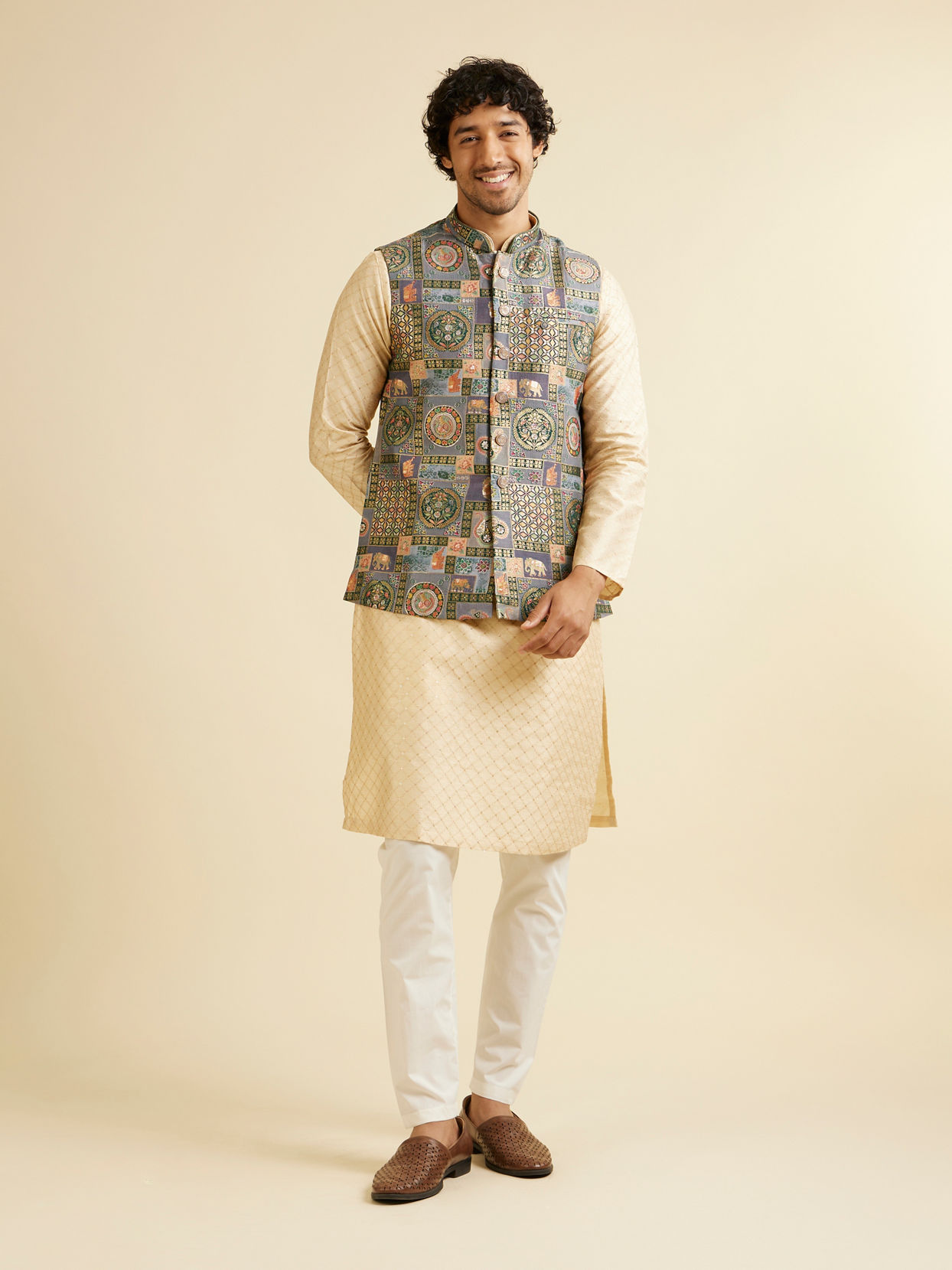 alt message - Manyavar Men Sand Beige Lattice Patterned Kurta Set image number 5