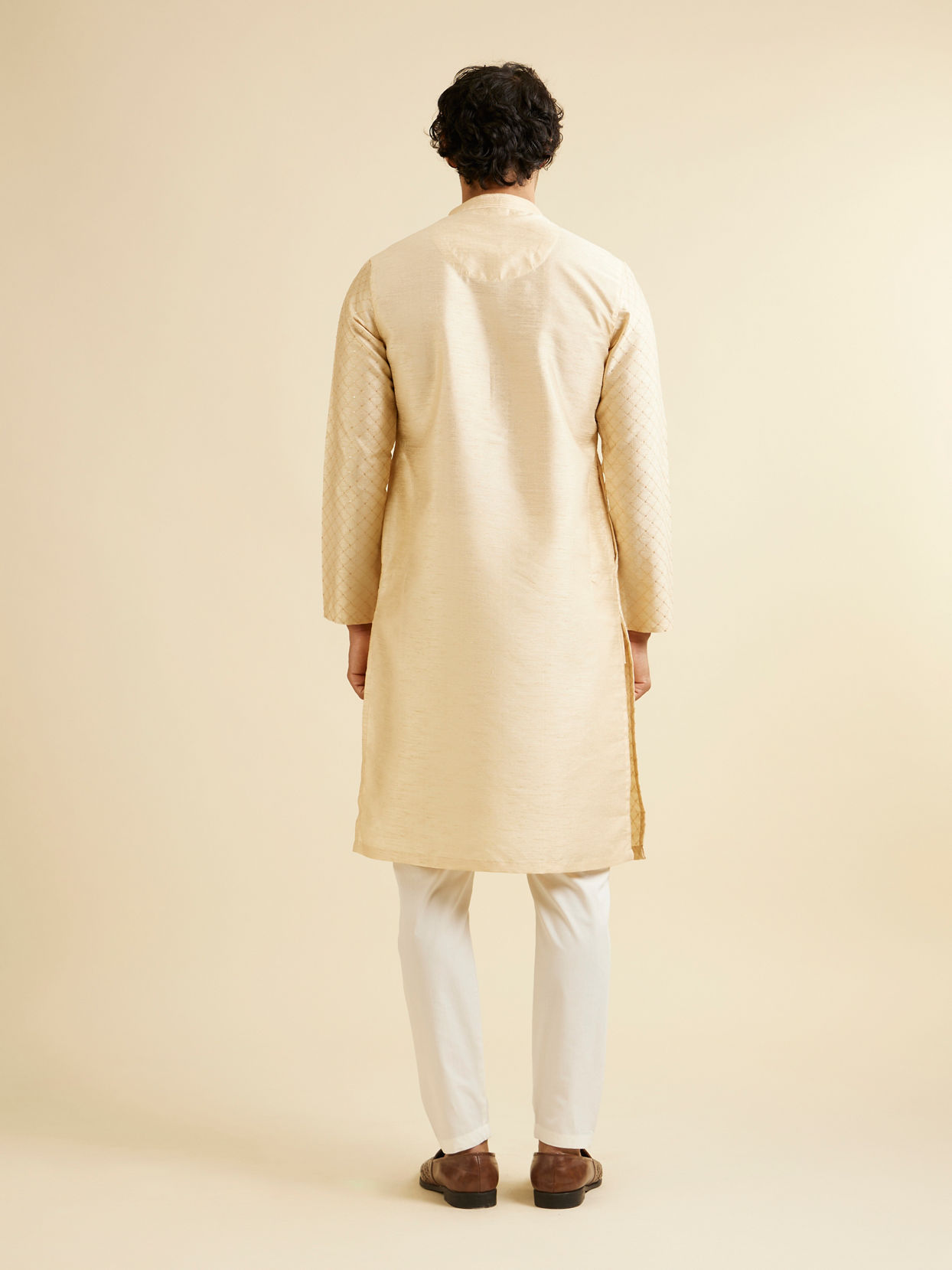 alt message - Manyavar Men Sand Beige Lattice Patterned Kurta Set image number 7