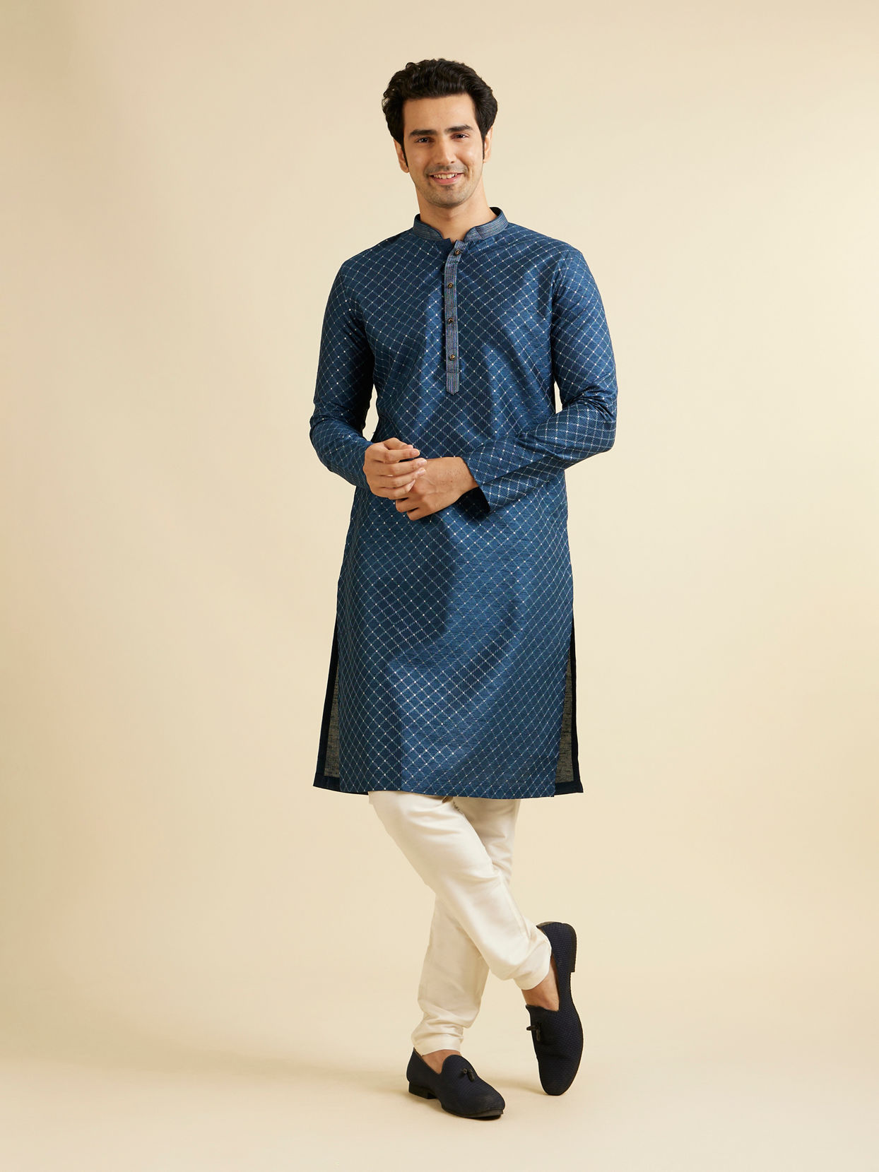 alt message - Manyavar Men Dark Blue Lattice Patterned Kurta Set image number 2