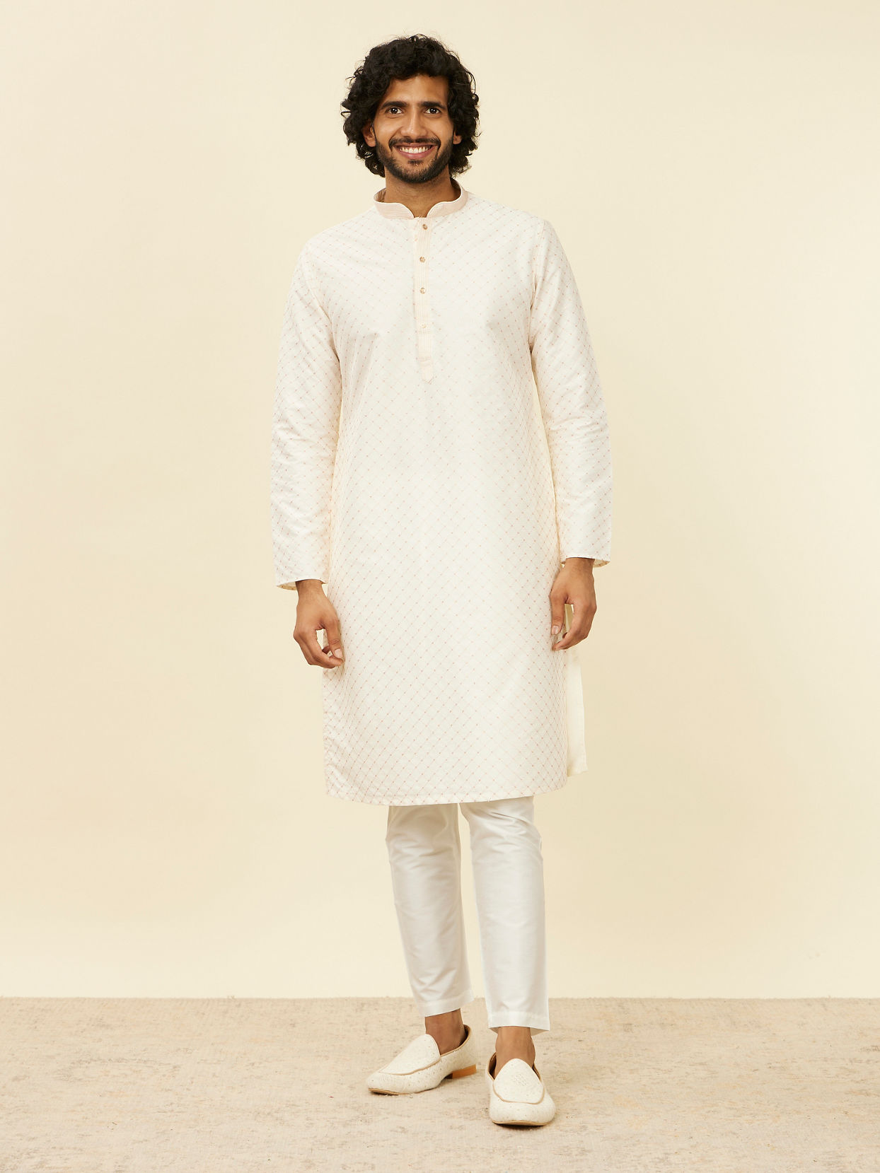 alt message - Manyavar Men Warm White Lattice Patterned Kurta Set image number 2