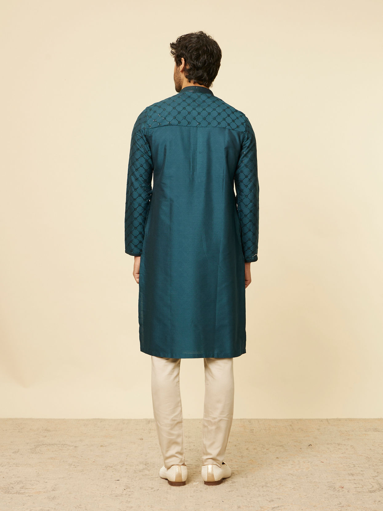 alt message - Manyavar Men Teal Blue Self Patterned Sequined Bandhgala Kurta Set image number 5