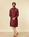 alt message - Manyavar Men Maroon Paisley Printed Kurta Set image number 2