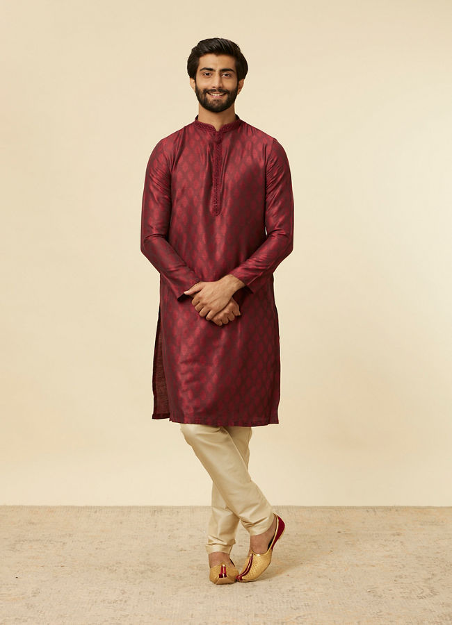 alt message - Manyavar Men Maroon Paisley Printed Kurta Set image number 2