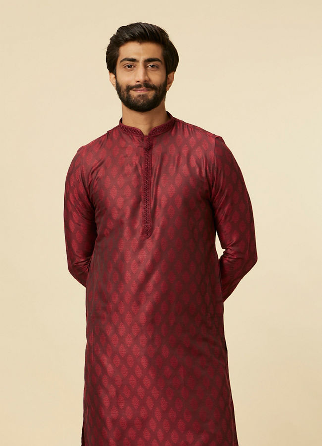 alt message - Manyavar Men Maroon Paisley Printed Kurta Set image number 0