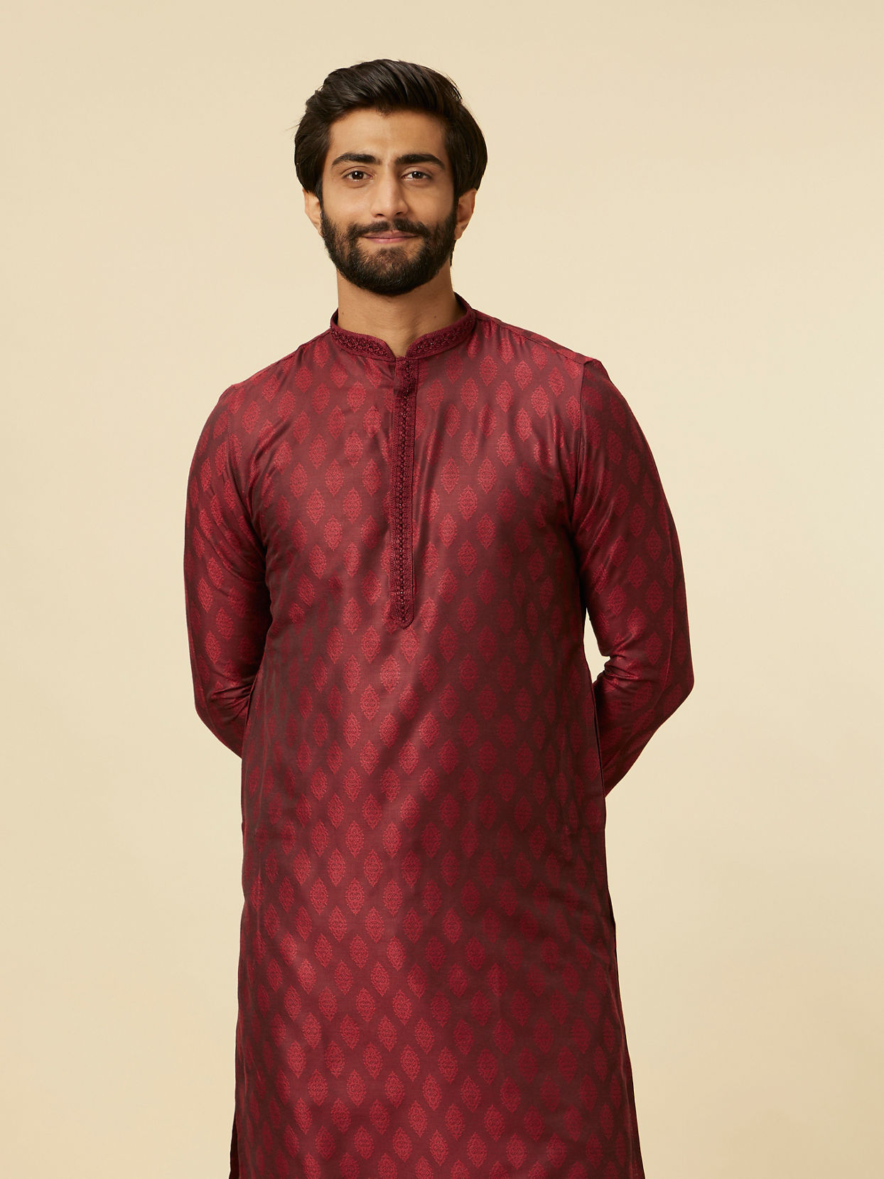 alt message - Manyavar Men Maroon Paisley Printed Kurta Set image number 0