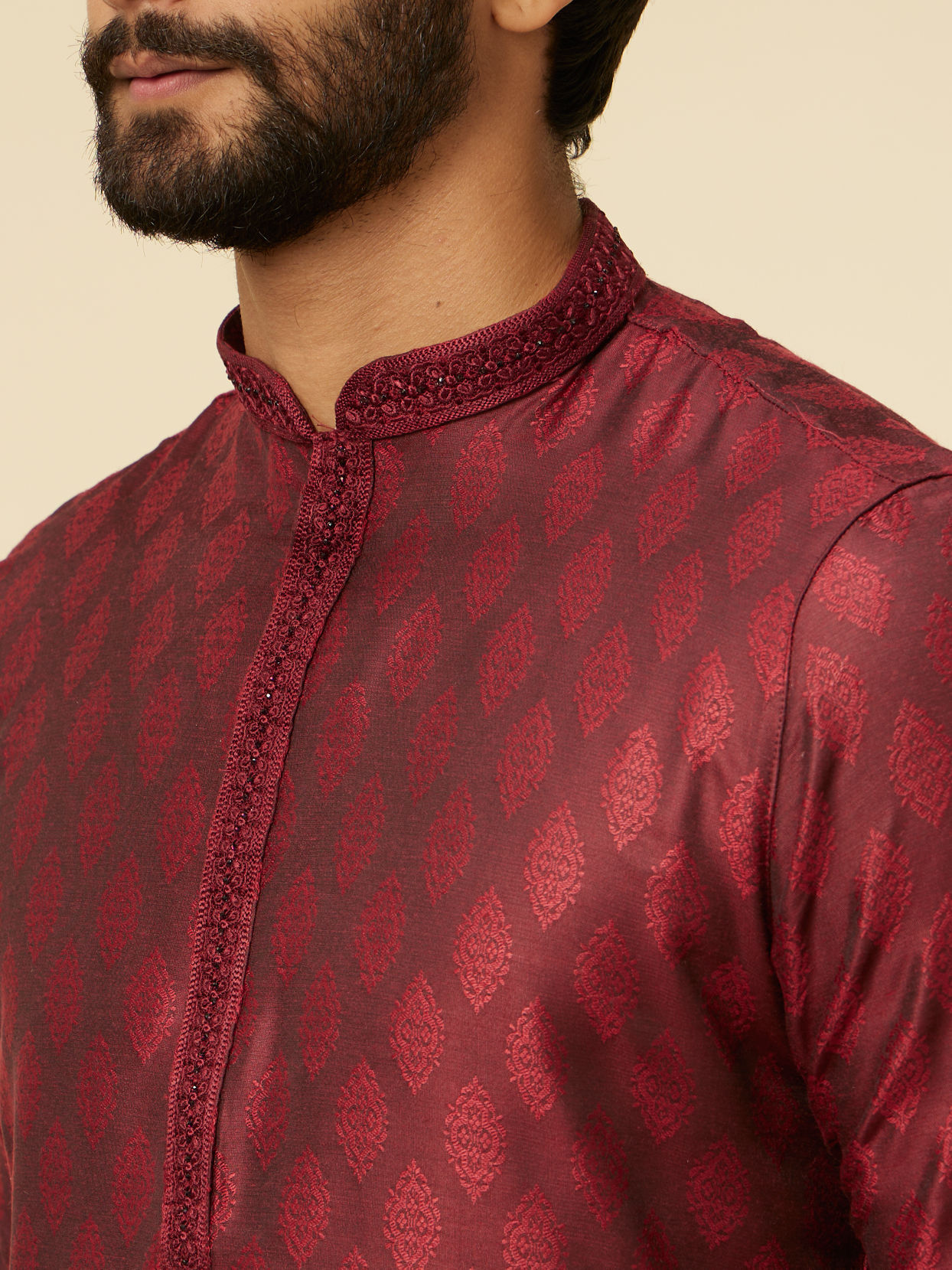 alt message - Manyavar Men Maroon Paisley Printed Kurta Set image number 1