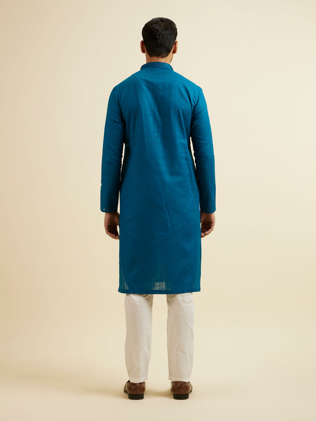 Manyavar Men Teal Blue Striped Plain Kurta Set image number 5