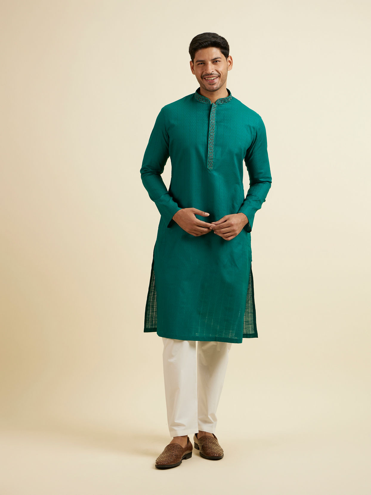 alt message - Manyavar Men Teal Green Striped Plain Kurta Set image number 2