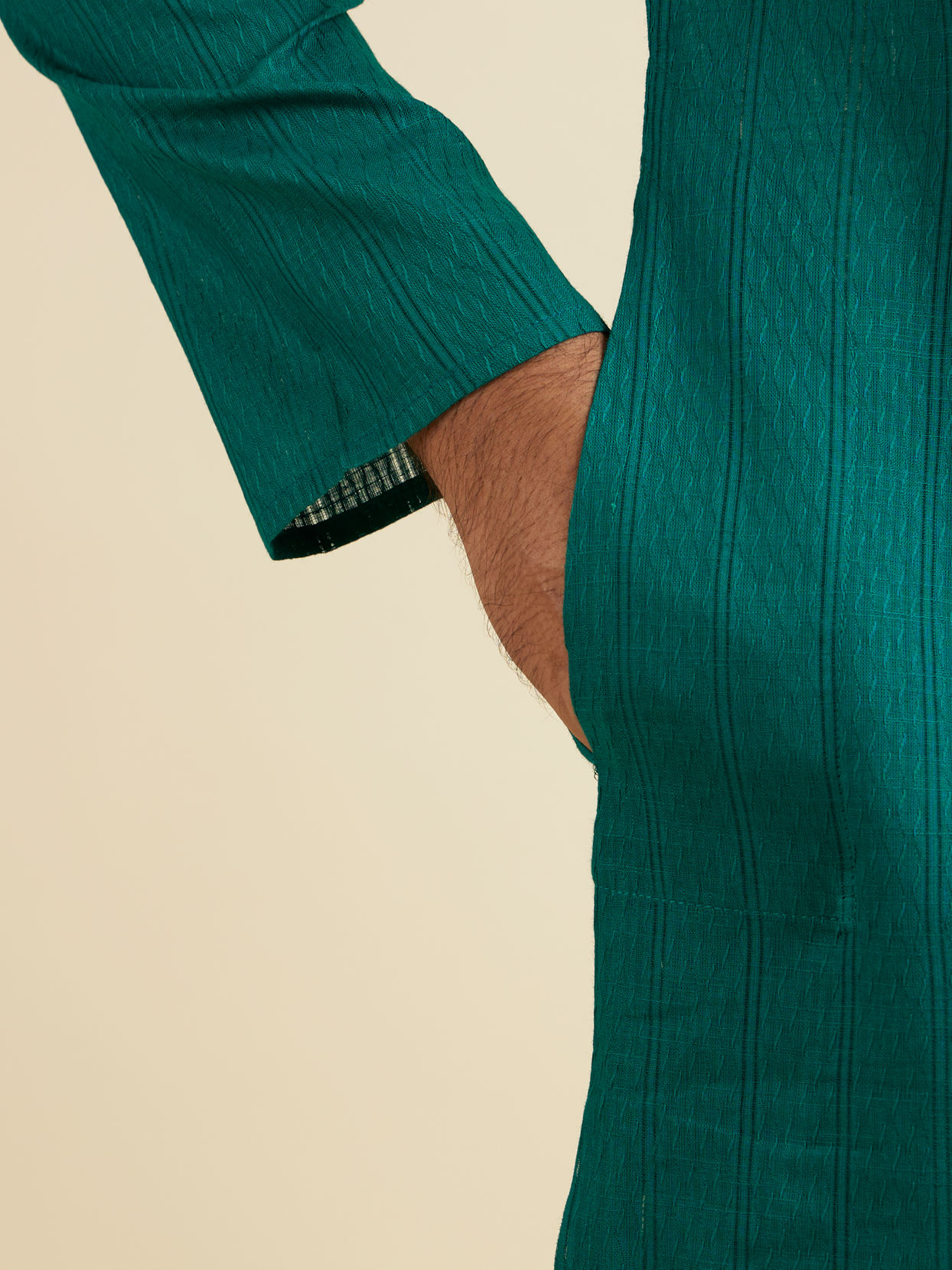 alt message - Manyavar Men Teal Green Striped Plain Kurta Set image number 3