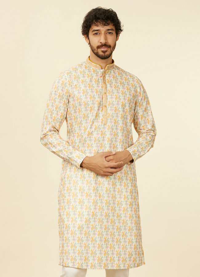 alt message - Manyavar Men Soft Beige Paisley Patterned Kurta Set image number 0