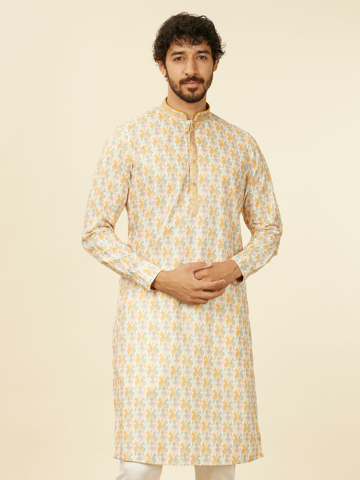 alt message - Manyavar Men Soft Beige Paisley Patterned Kurta Set image number 0