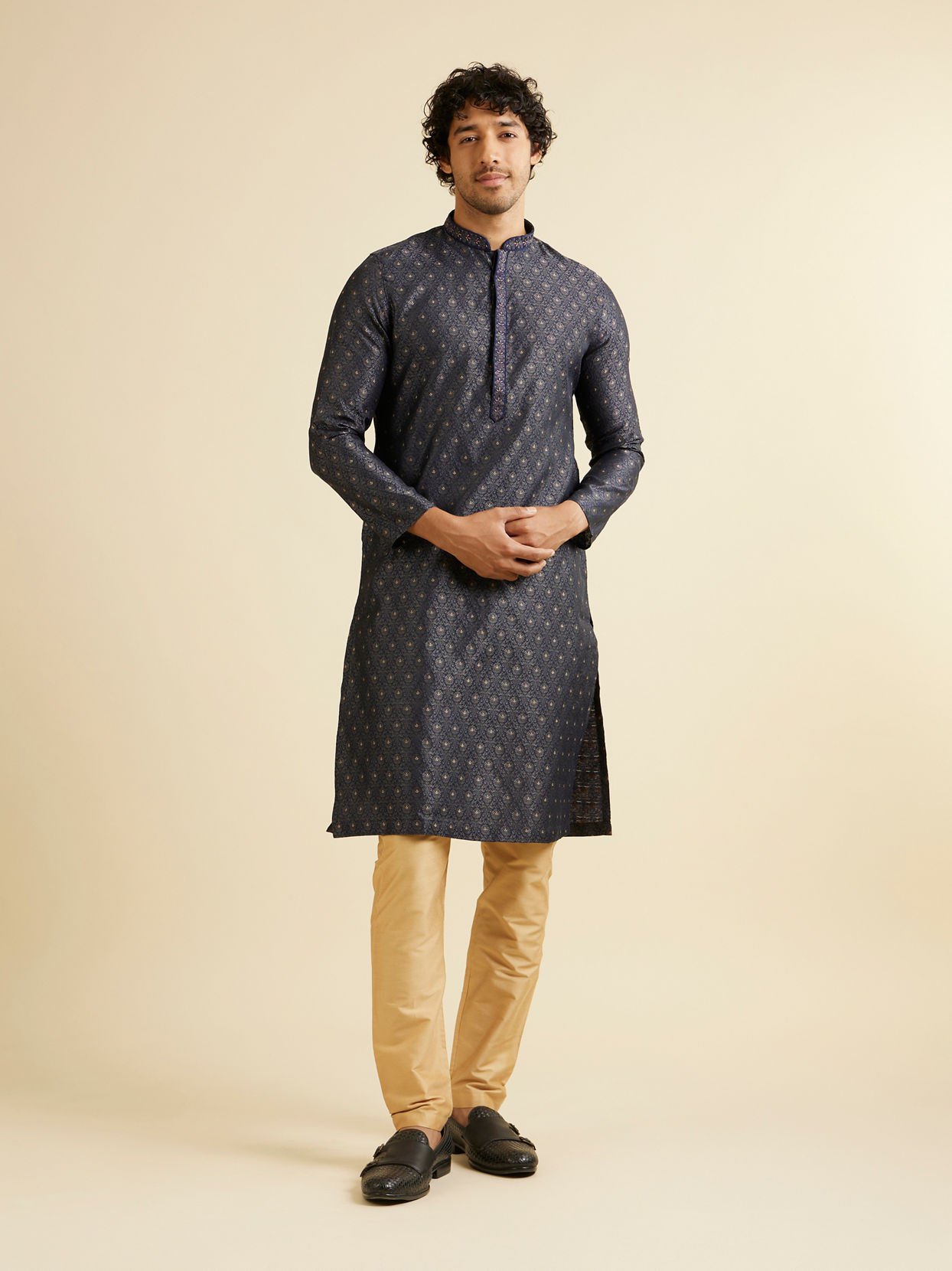 alt message - Manyavar Men Dark Blue Buta Jaal Patterned Kurta Set image number 2