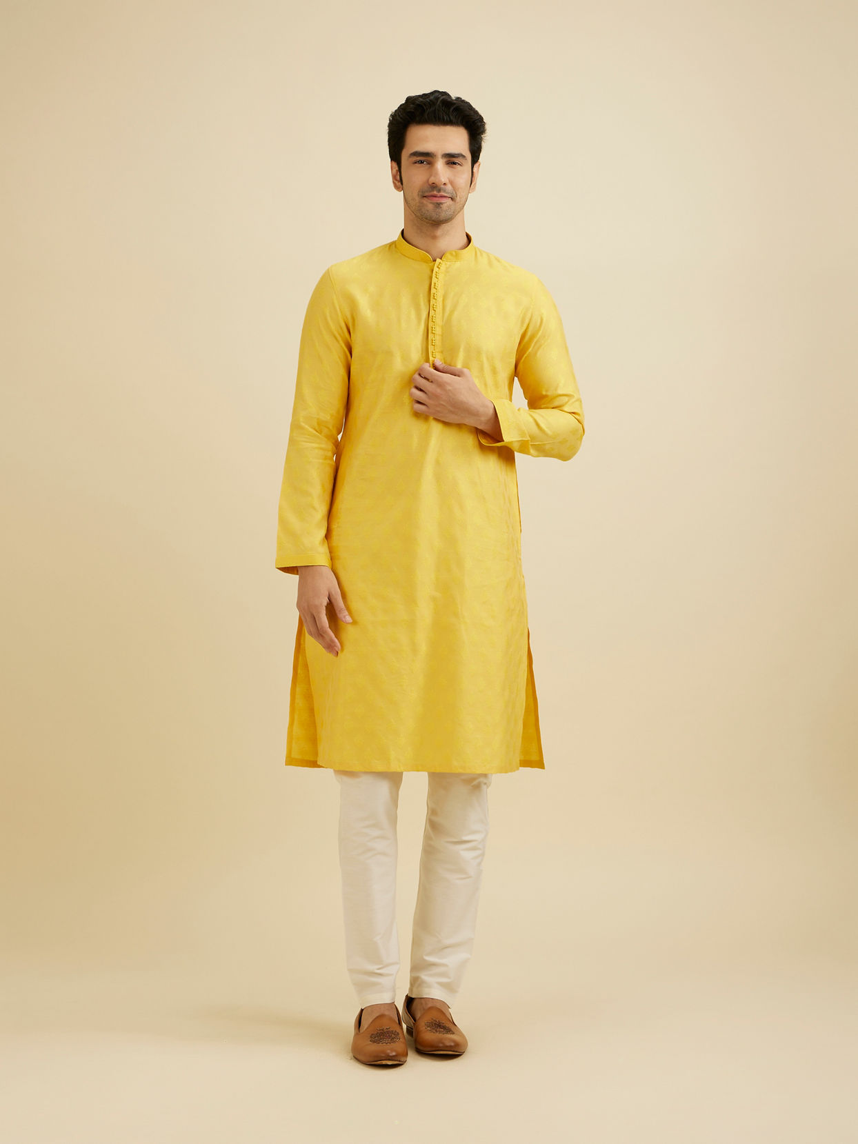 Manyavar Men Sunshine Elegance Kurta Pajama image number 2