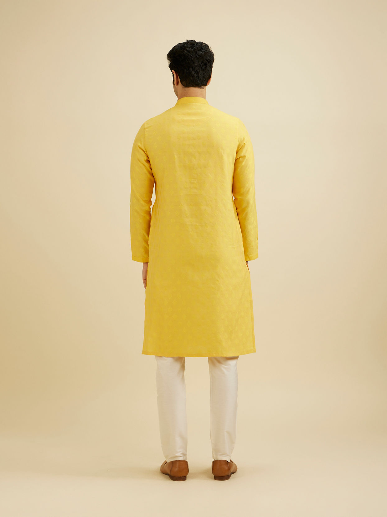 Manyavar Men Sunshine Elegance Kurta Pajama image number 5