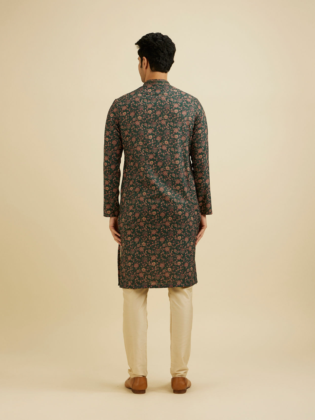 Manyavar Men Elegant Dark Green Kurta Pajama Set image number 5