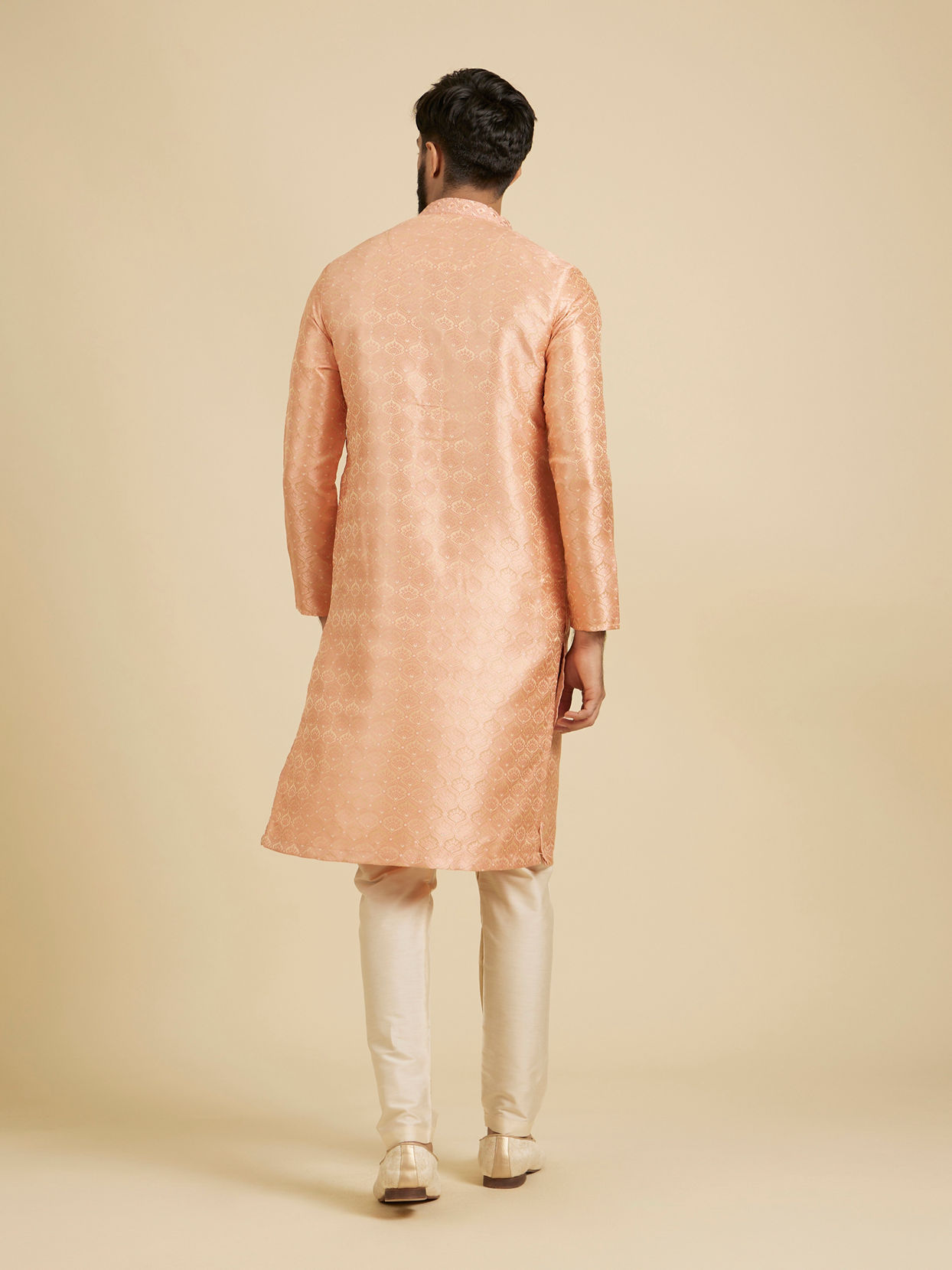 Manyavar Men Peach Brocade Elegance Kurta Pajama image number 5