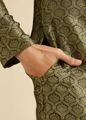 alt message - Manyavar Men Olive Green Jaal Patterned Kurta Set with Floral Buta Motifs image number 3