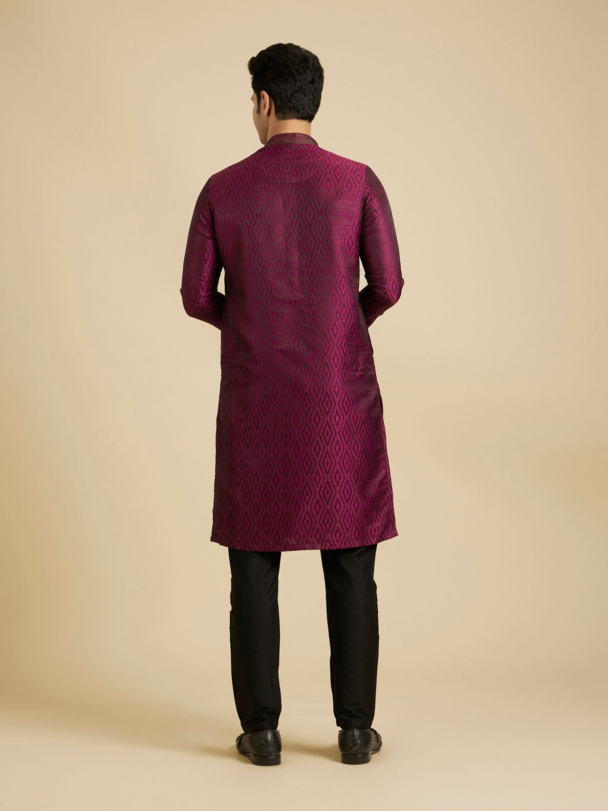 Manyavar Men Rani Pink Ikat Inspired Patterned Kurta Set image number 5