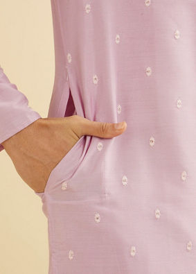 Manyavar Men Soft Lilac Buta Patterned Kurta Set with Buta Embroidery image number 4