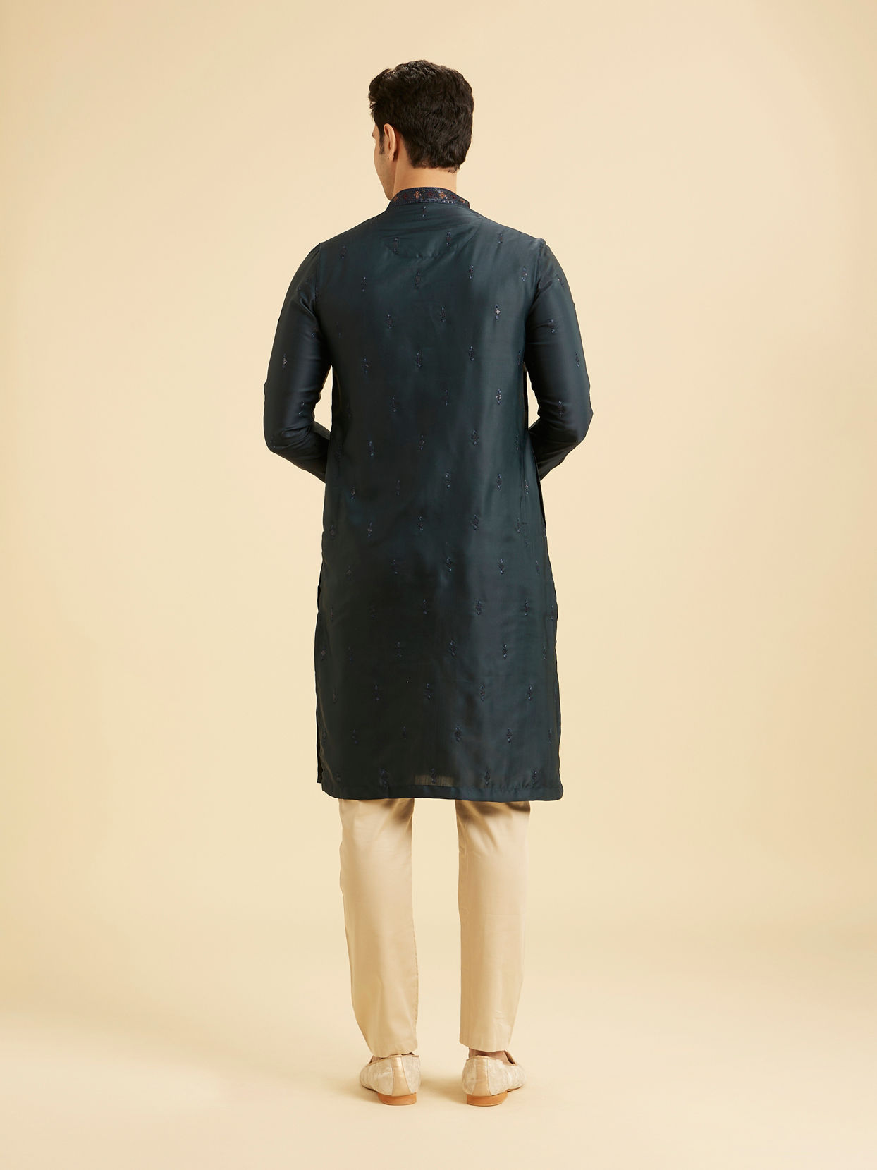 Manyavar Men Teal Blue Tantalizing Kurta Pajama