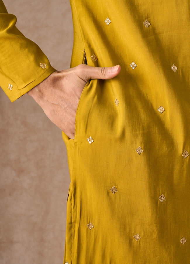 Manyavar Men Mehndi Green Graceful Kurta Pajama Dupatta Set