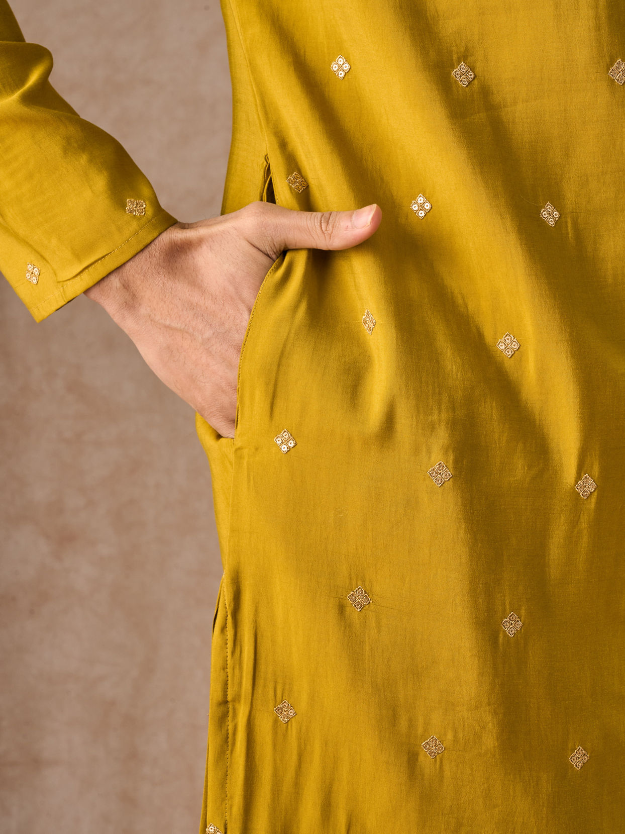 Manyavar Men Mehndi Green Graceful Kurta Pajama Dupatta Set