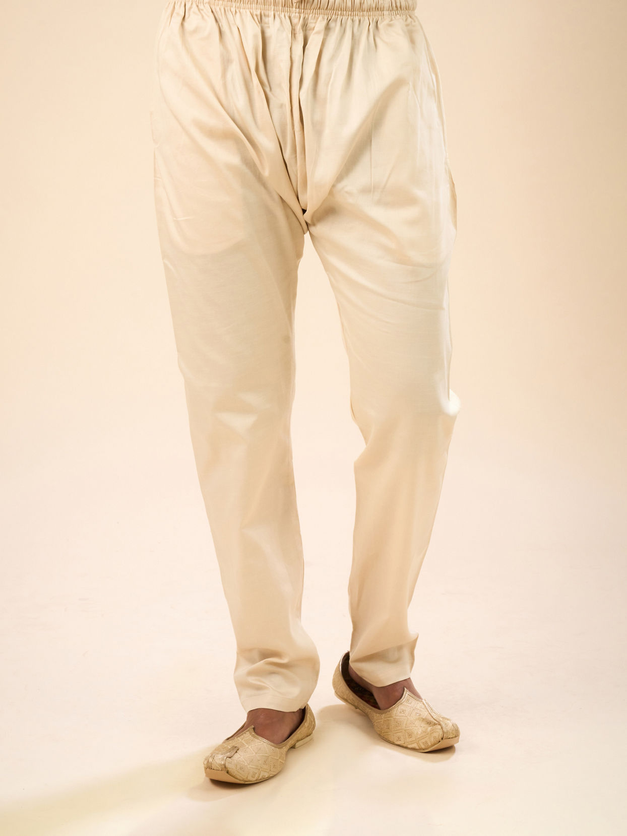 Manyavar Men Glittering Grey Kurta Pajama