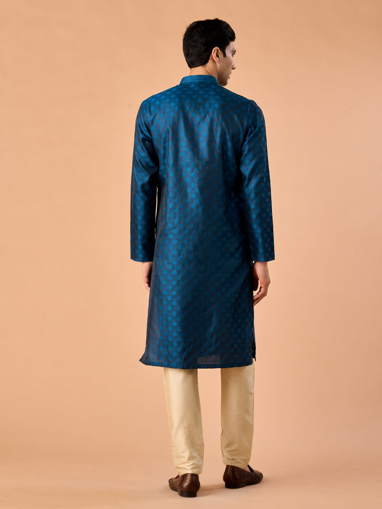 Manyavar Men Elegant Teal Blue Kurta Pajama
