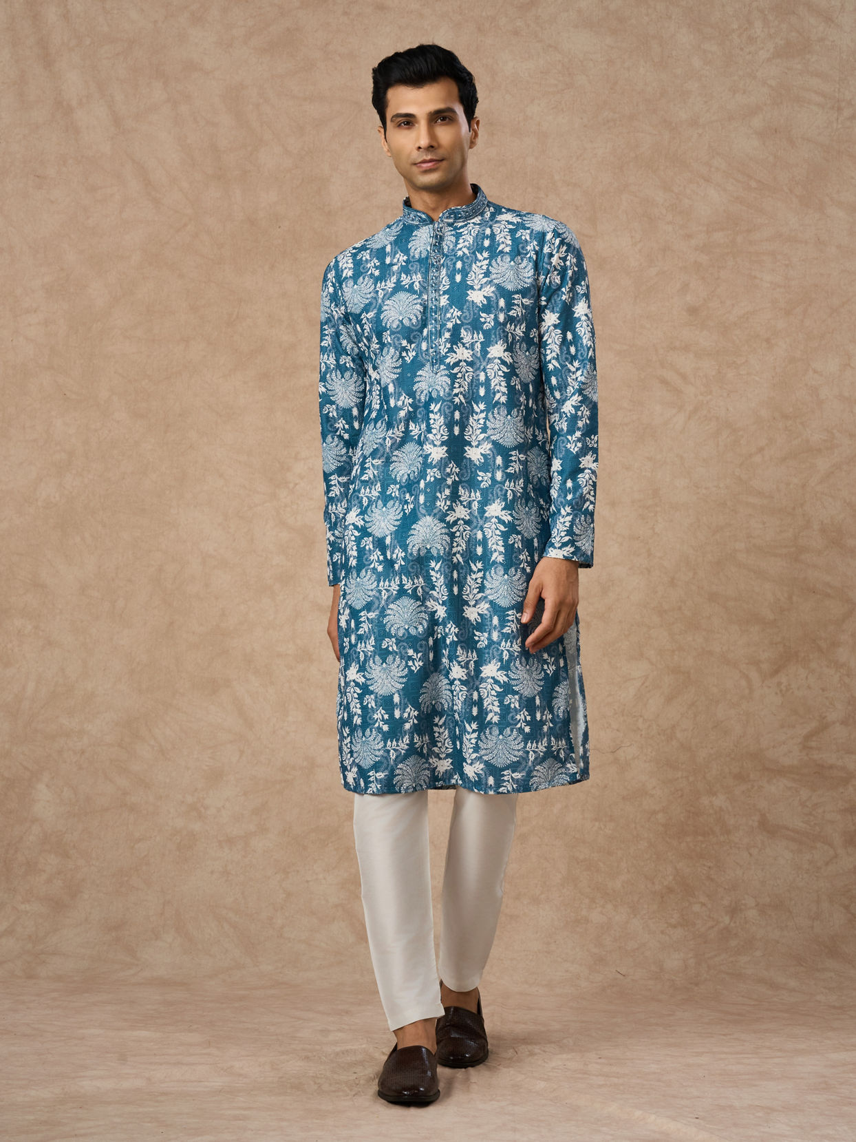 Manyavar Men Greyish Blue Blended Cotton Kurta Pajama with Printed