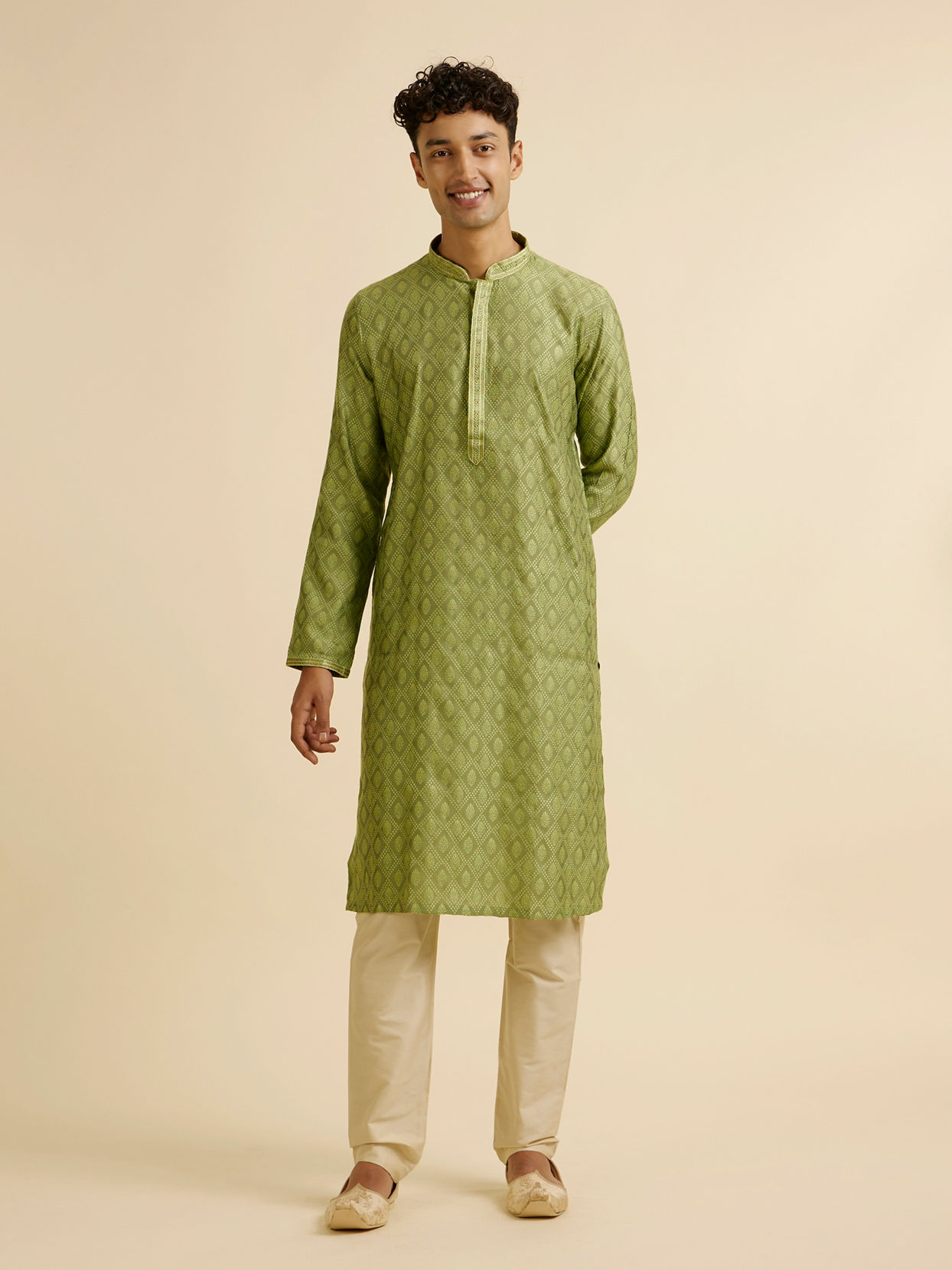 Manyavar Men Light Mid Green Diamond Patterned Kurta Set image number 2