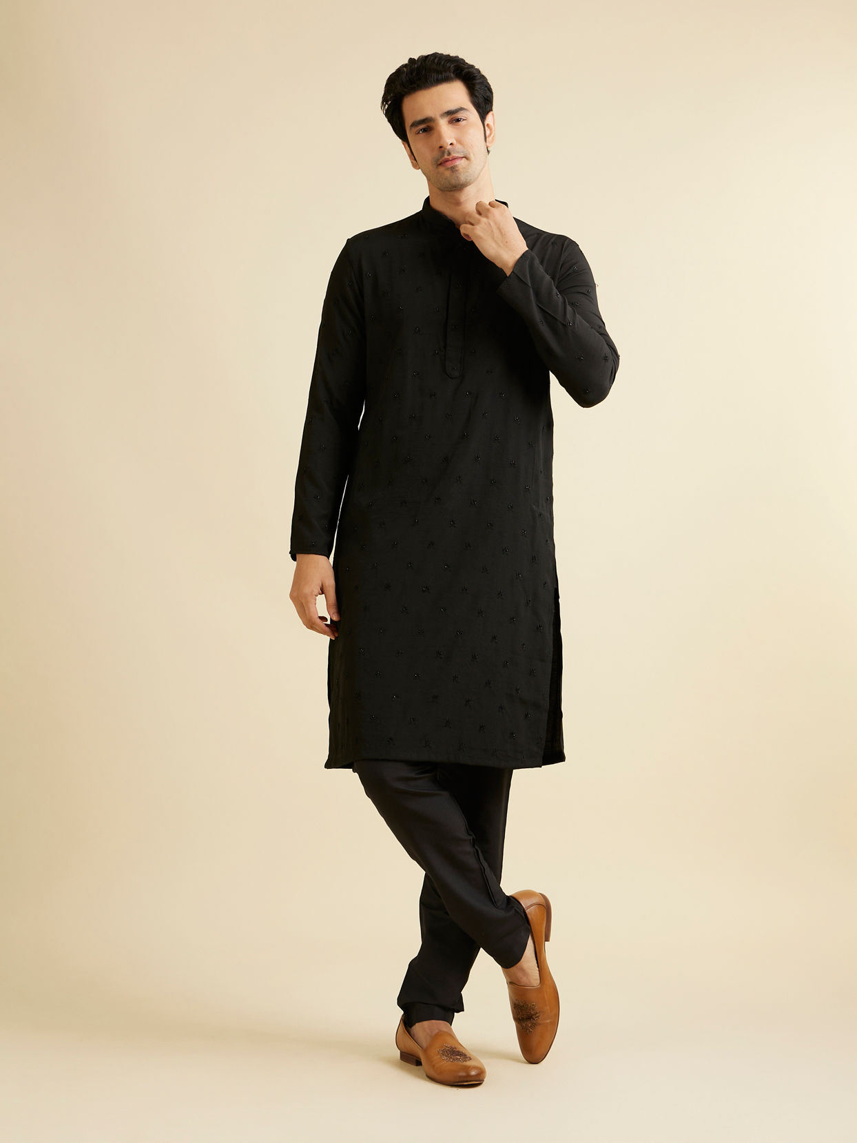 alt message - Manyavar Men Midnight Black Buta Embroidered Kurta Set image number 2