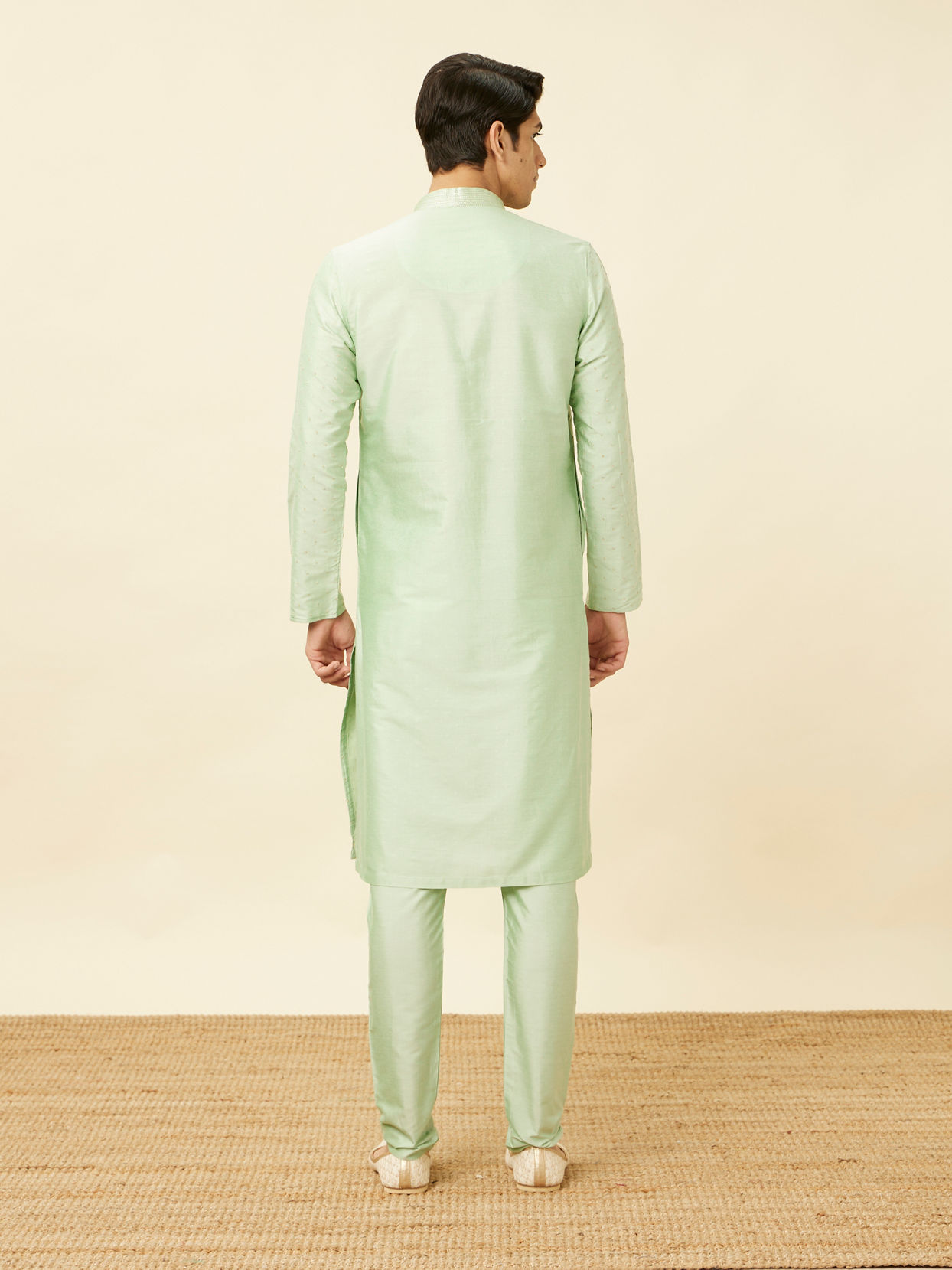 alt message - Manyavar Men Summer Green Embellished Kurta Set image number 5