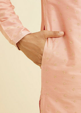 alt message - Manyavar Men Pastel Pink Kurta With Embroidery Work image number 3