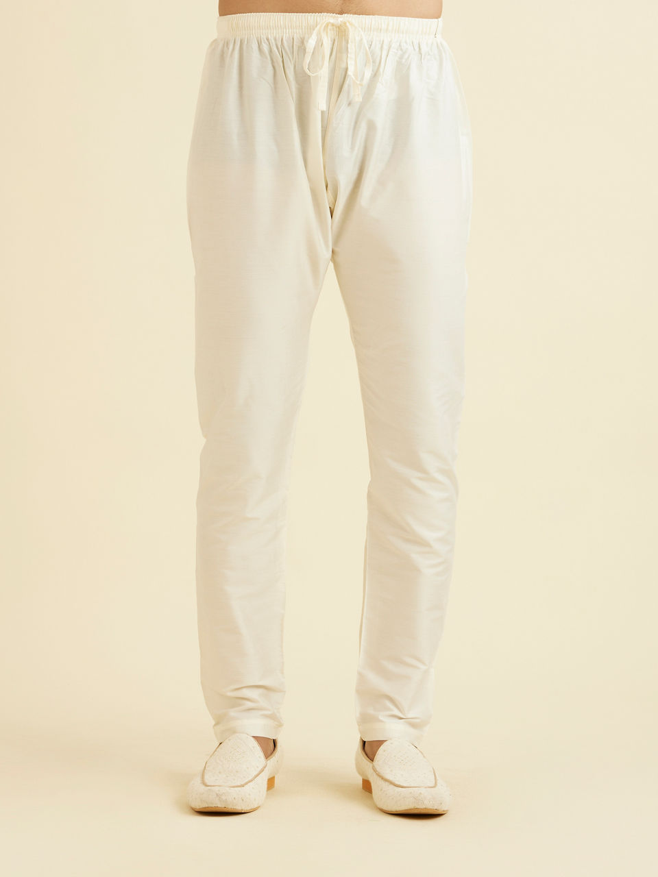 Manyavar Men Pastel Pink Kurta Pyjama With Embroidery Work