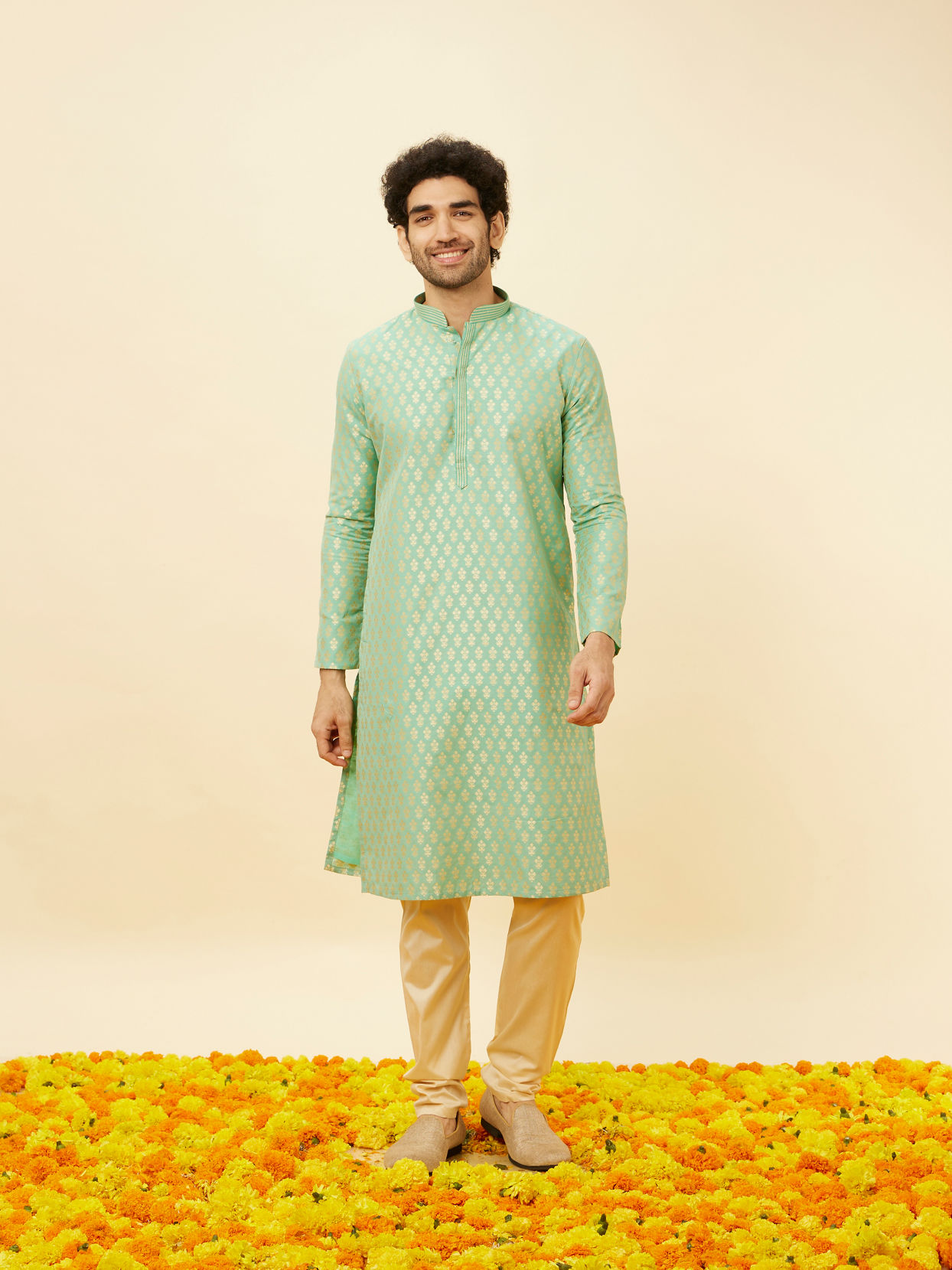 alt message - Manyavar Men Mint Green Floral Buta Motif Patterned Kurta Set image number 2