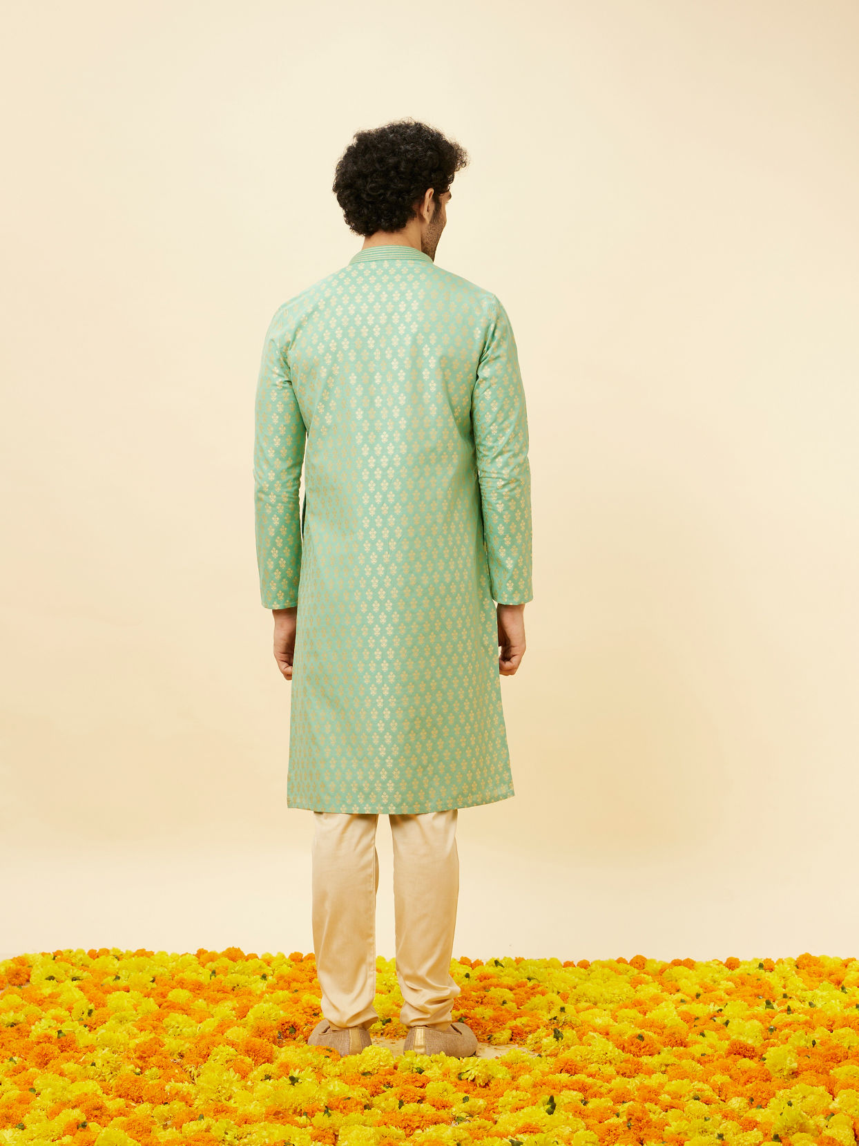 alt message - Manyavar Men Mint Green Floral Buta Motif Patterned Kurta Set image number 5