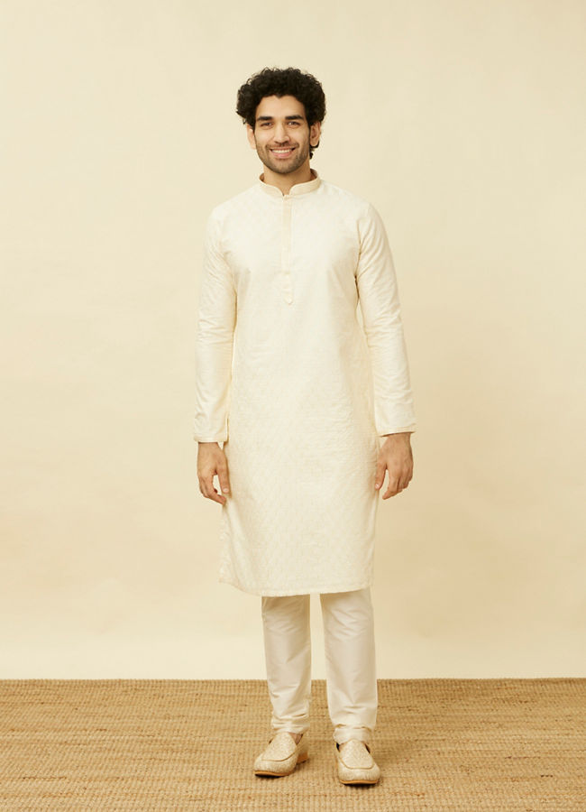 alt message - Manyavar Men Pearled Ivory White Ogee Patterned Kurta Set image number 2