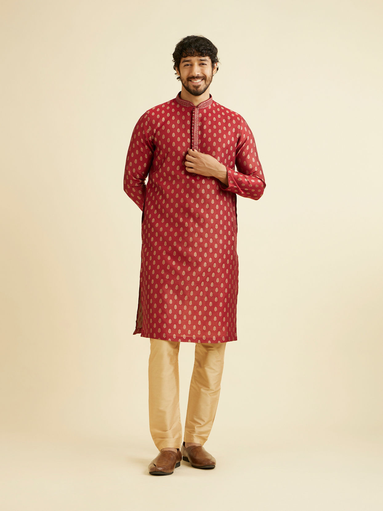 alt message - Manyavar Men Pomegranate Red Jacquard Patterned Kurta Set image number 2