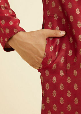 alt message - Manyavar Men Pomegranate Red Jacquard Patterned Kurta Set image number 3