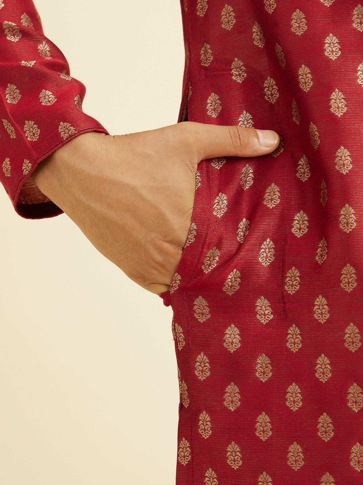 alt message - Manyavar Men Pomegranate Red Jacquard Patterned Kurta Set image number 3