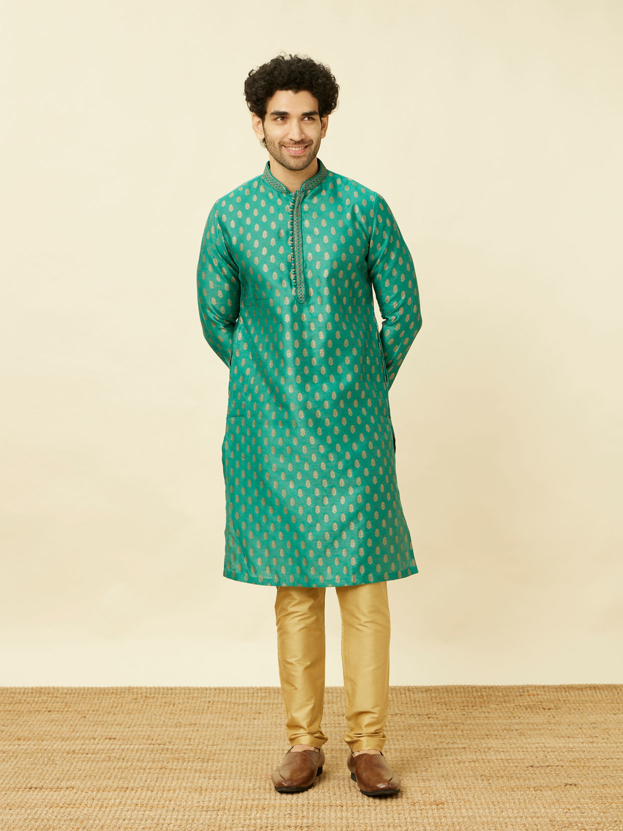 alt message - Manyavar Men Jade Green Buta Patterned Kurta Set image number 2