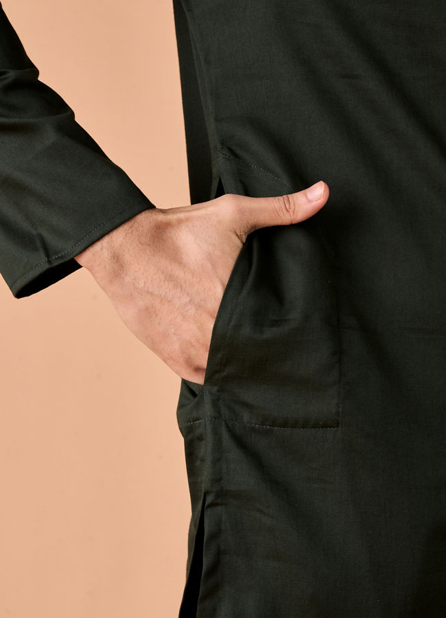 Manyavar Men Festive Mirth Dark Green Kurta Pajama